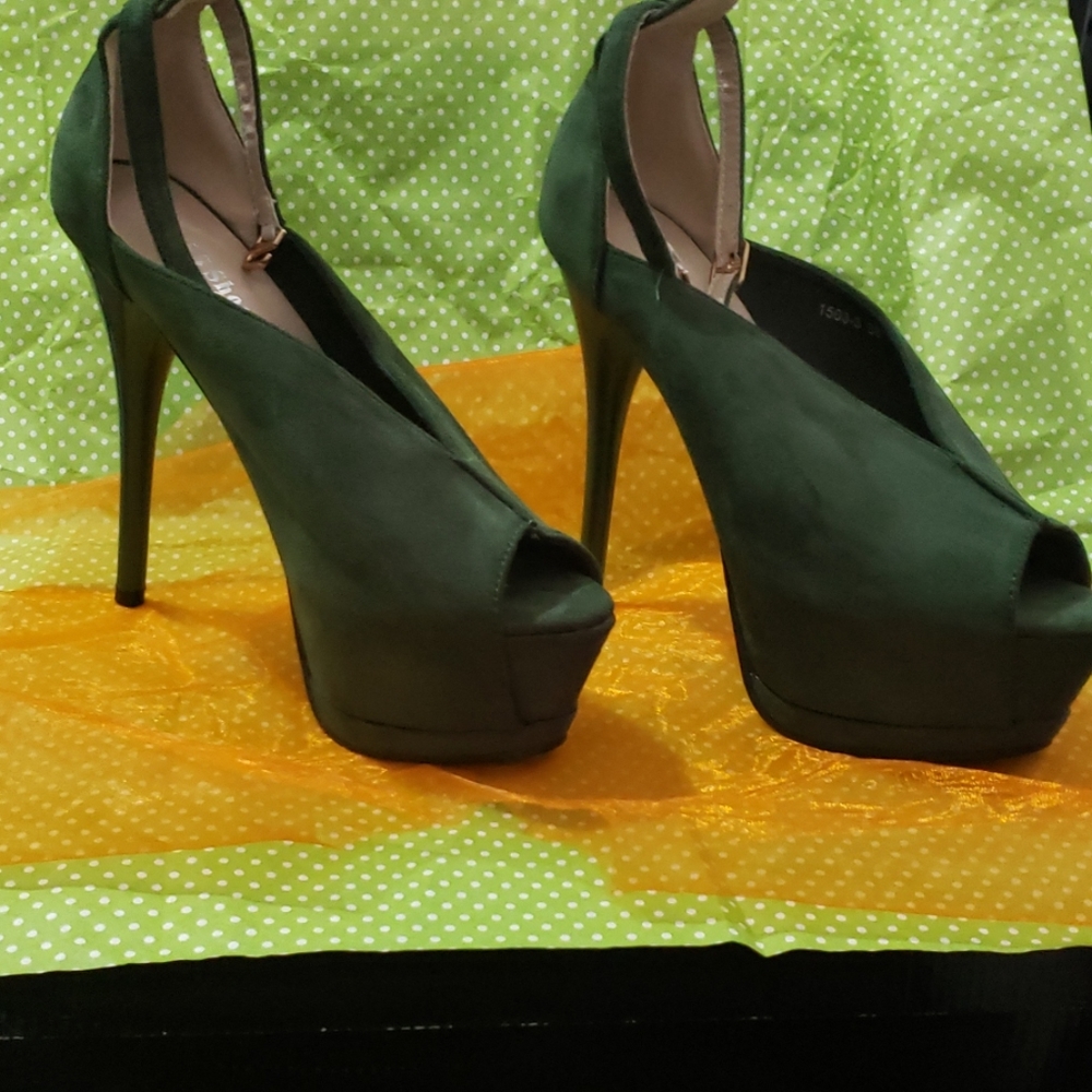 No. 55 green platform high heels